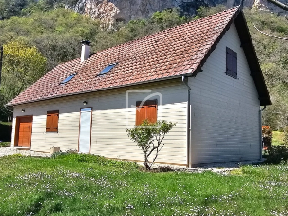 Maison en ossature bois de 154 m² à Saint-Sozy, secteur calme et proche des sites naturels