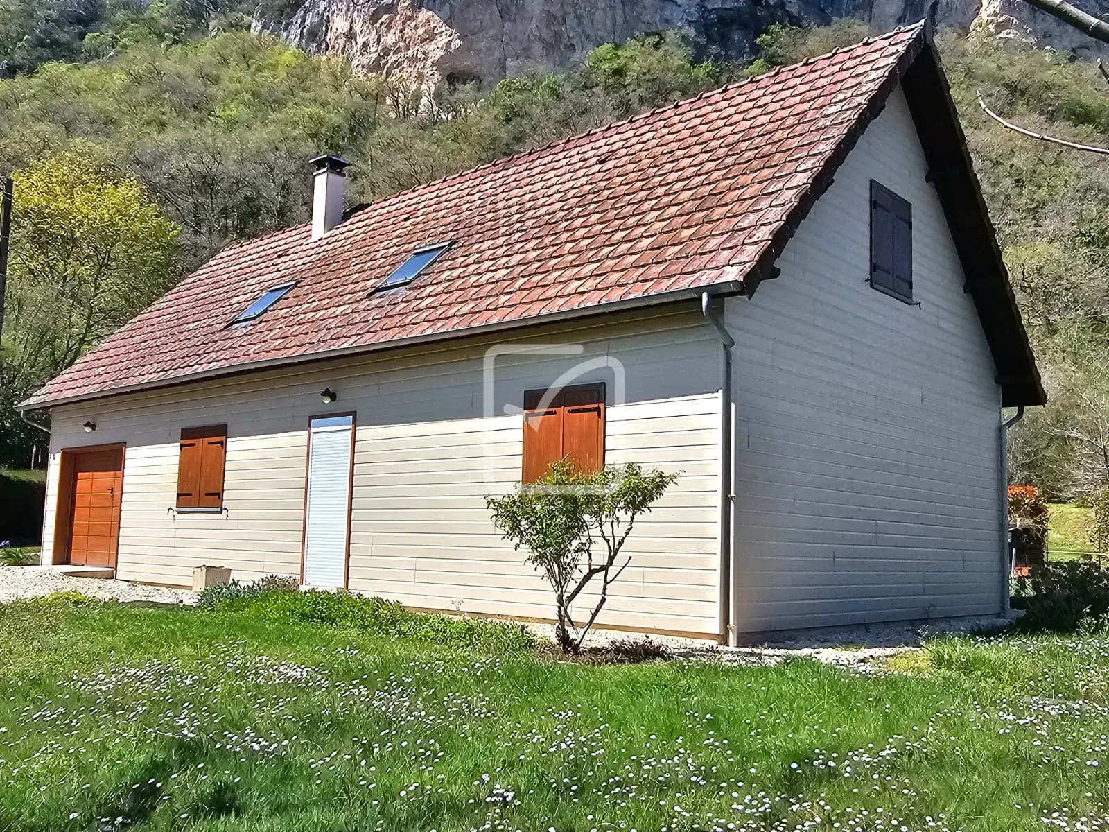 Maison en ossature bois de 154 m² à Saint-Sozy, secteur calme et proche des sites naturels 
