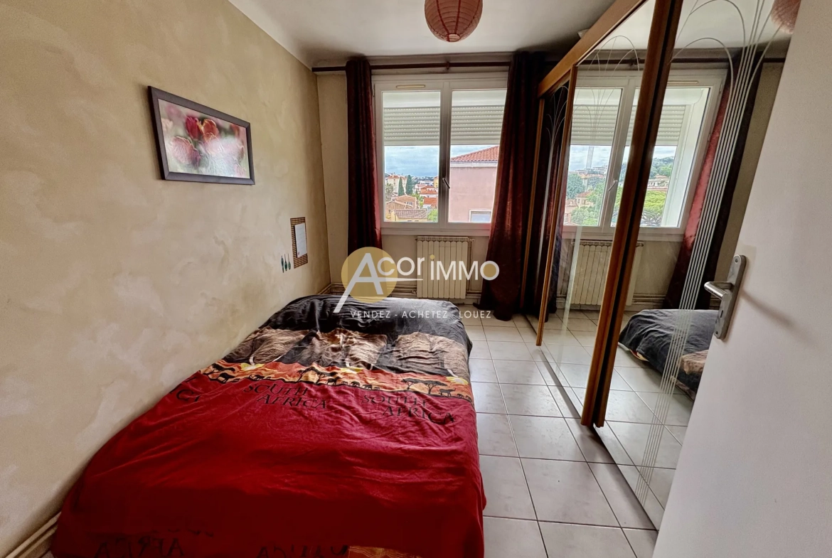 Appartement T2 lumineux avec vue dégagée à La Seyne-sur-Mer 