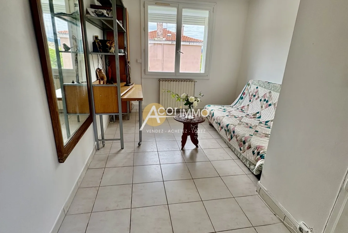 Appartement T2 lumineux avec vue dégagée à La Seyne-sur-Mer 