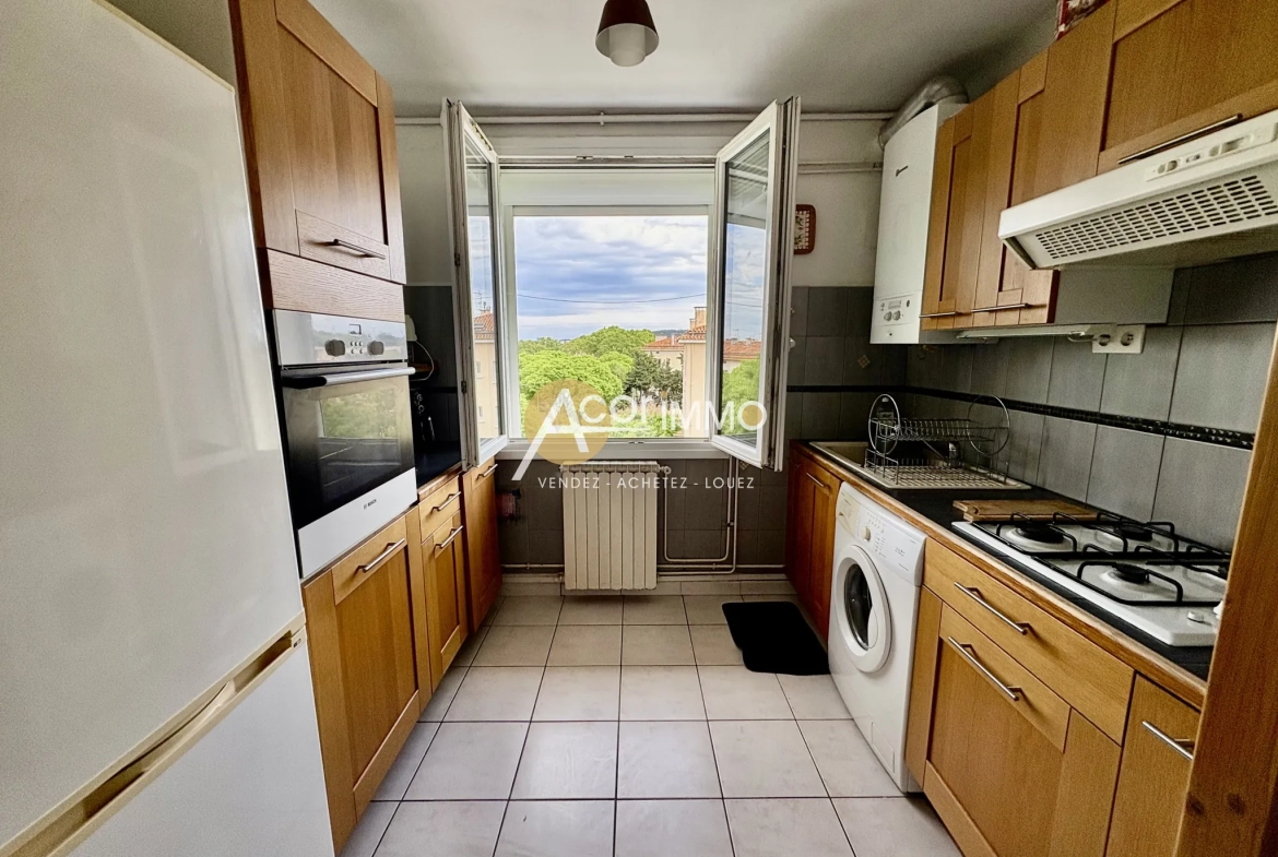 Appartement T2 lumineux avec vue dégagée à La Seyne-sur-Mer 
