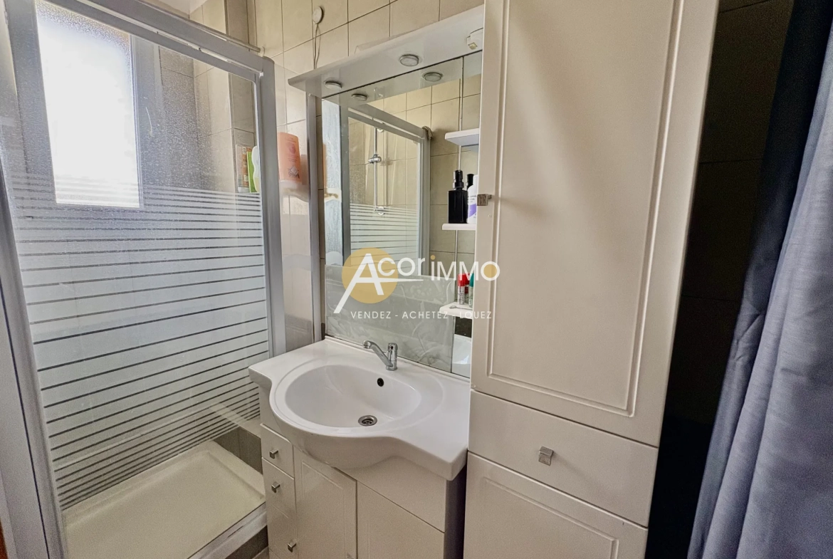 Appartement T2 lumineux avec vue dégagée à La Seyne-sur-Mer 