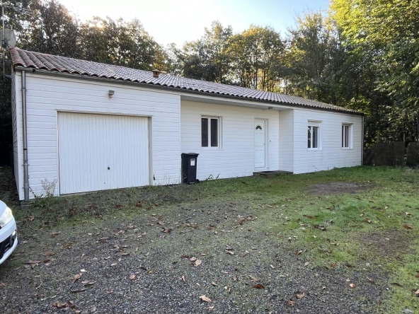Maison de plain-pied à Thouars avec jardin et vue forestière