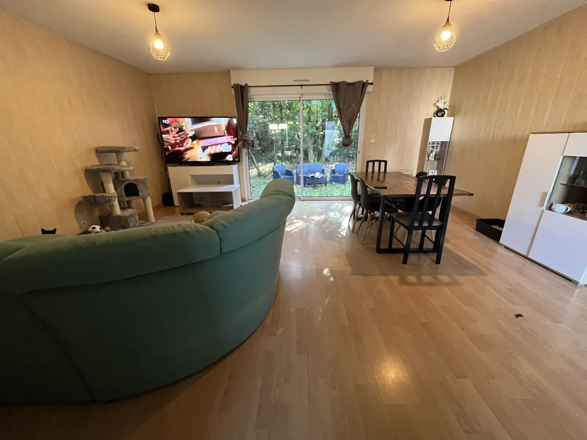Maison de plain-pied à Thouars avec jardin et vue forestière 