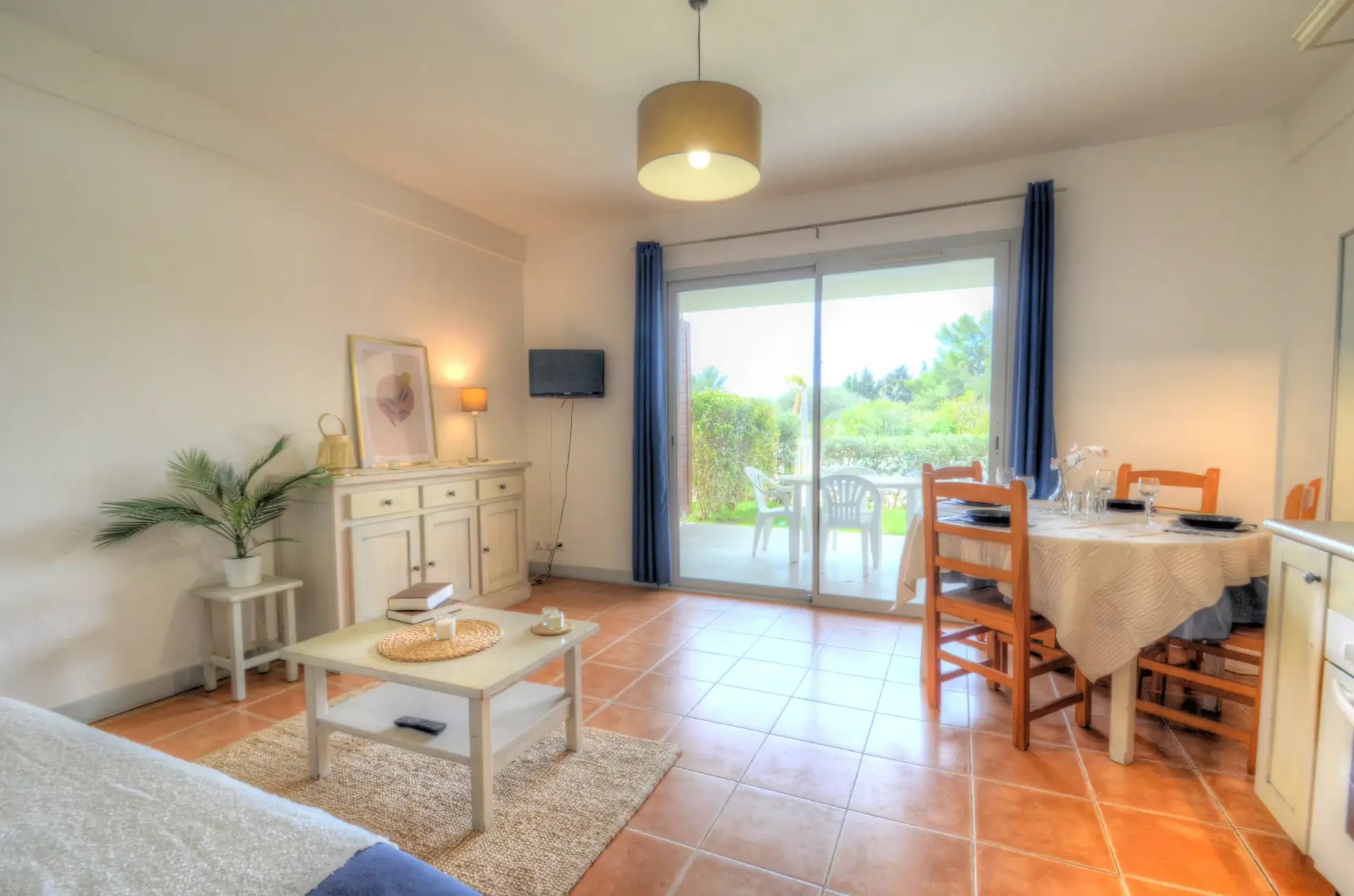 Appartement T2 à La Ciotat avec terrasse et piscine, investissement idéal 