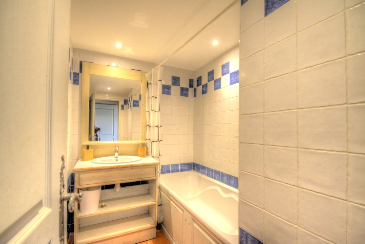 Appartement T2 à La Ciotat avec terrasse et piscine, investissement idéal 
