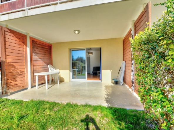 Appartement T2 à La Ciotat avec terrasse et piscine, investissement idéal 