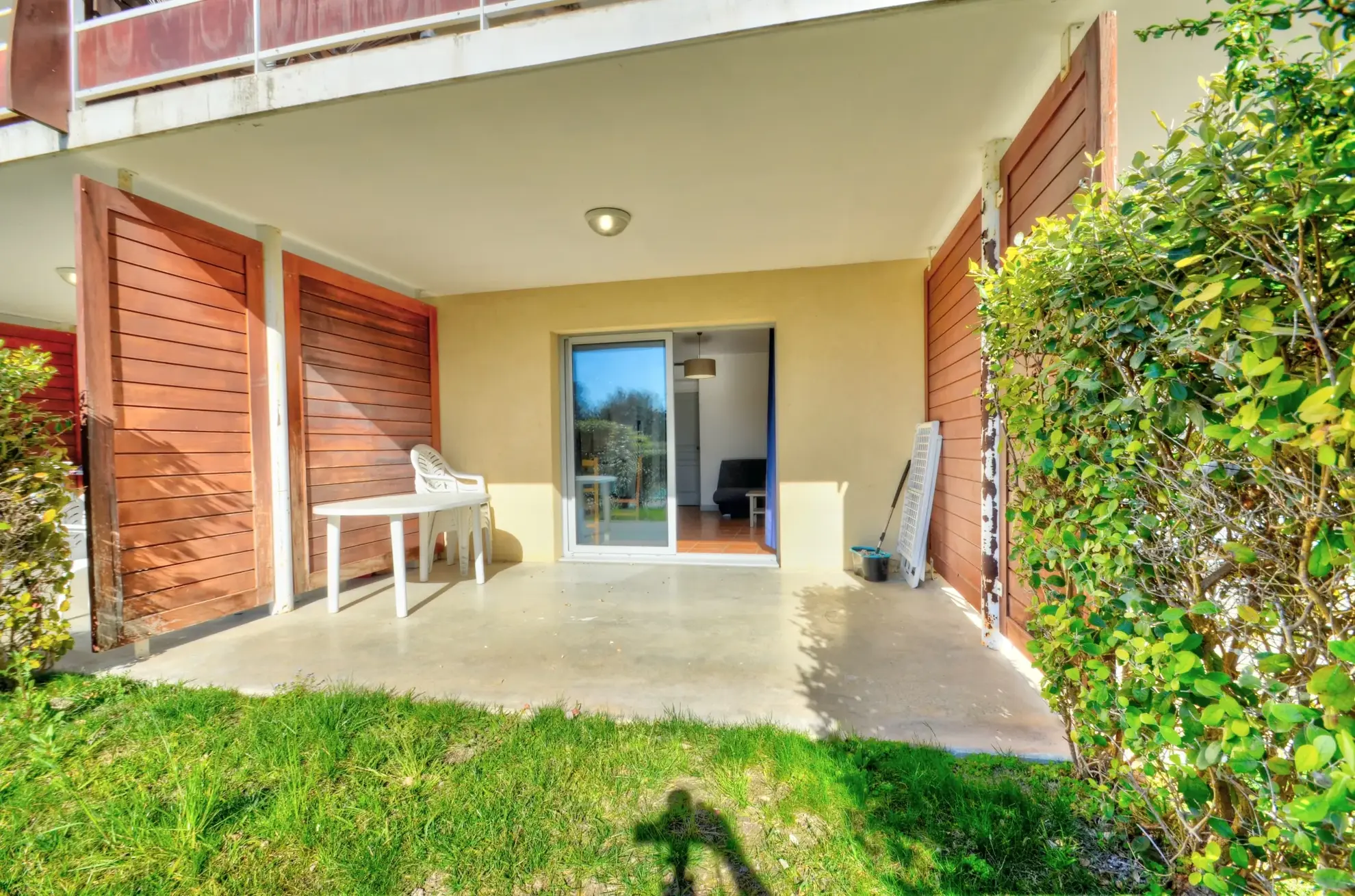 Appartement T2 à La Ciotat avec terrasse et piscine, investissement idéal 