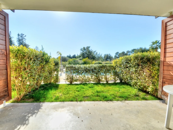 Appartement T2 à La Ciotat avec terrasse et piscine, investissement idéal 