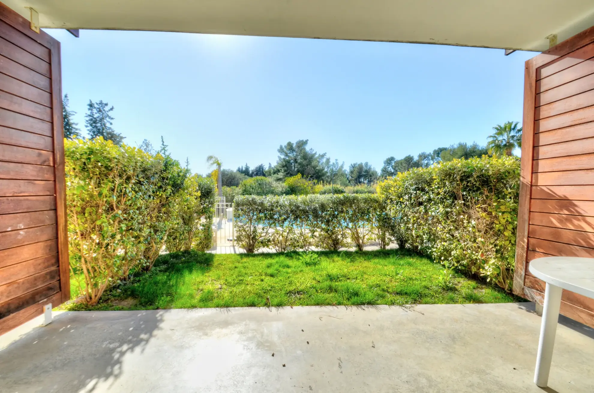 Appartement T2 à La Ciotat avec terrasse et piscine, investissement idéal 