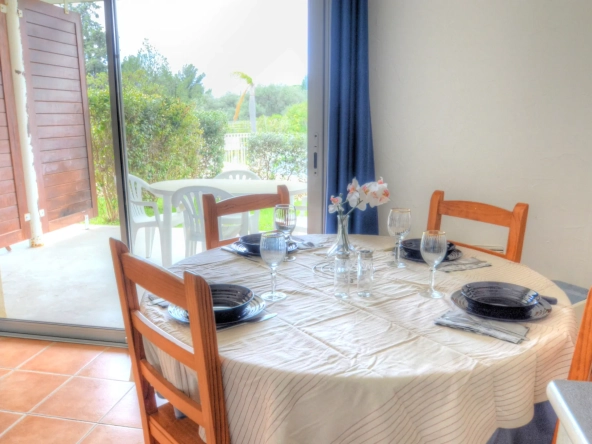 Appartement T2 à La Ciotat avec terrasse et piscine, investissement idéal 
