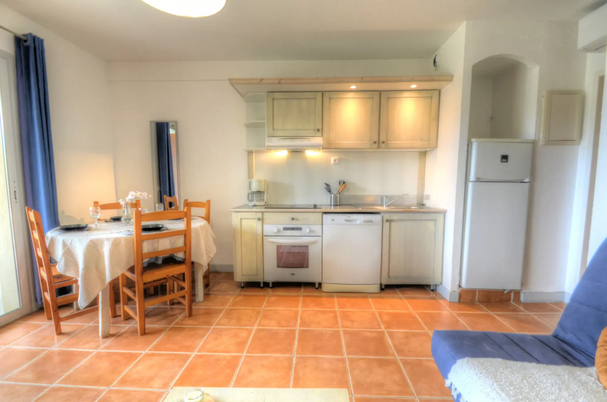 Appartement T2 à La Ciotat avec terrasse et piscine, investissement idéal 
