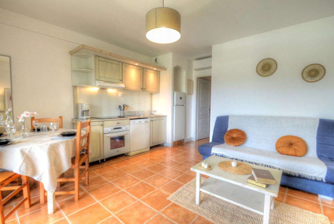 Appartement T2 à La Ciotat avec terrasse et piscine, investissement idéal 