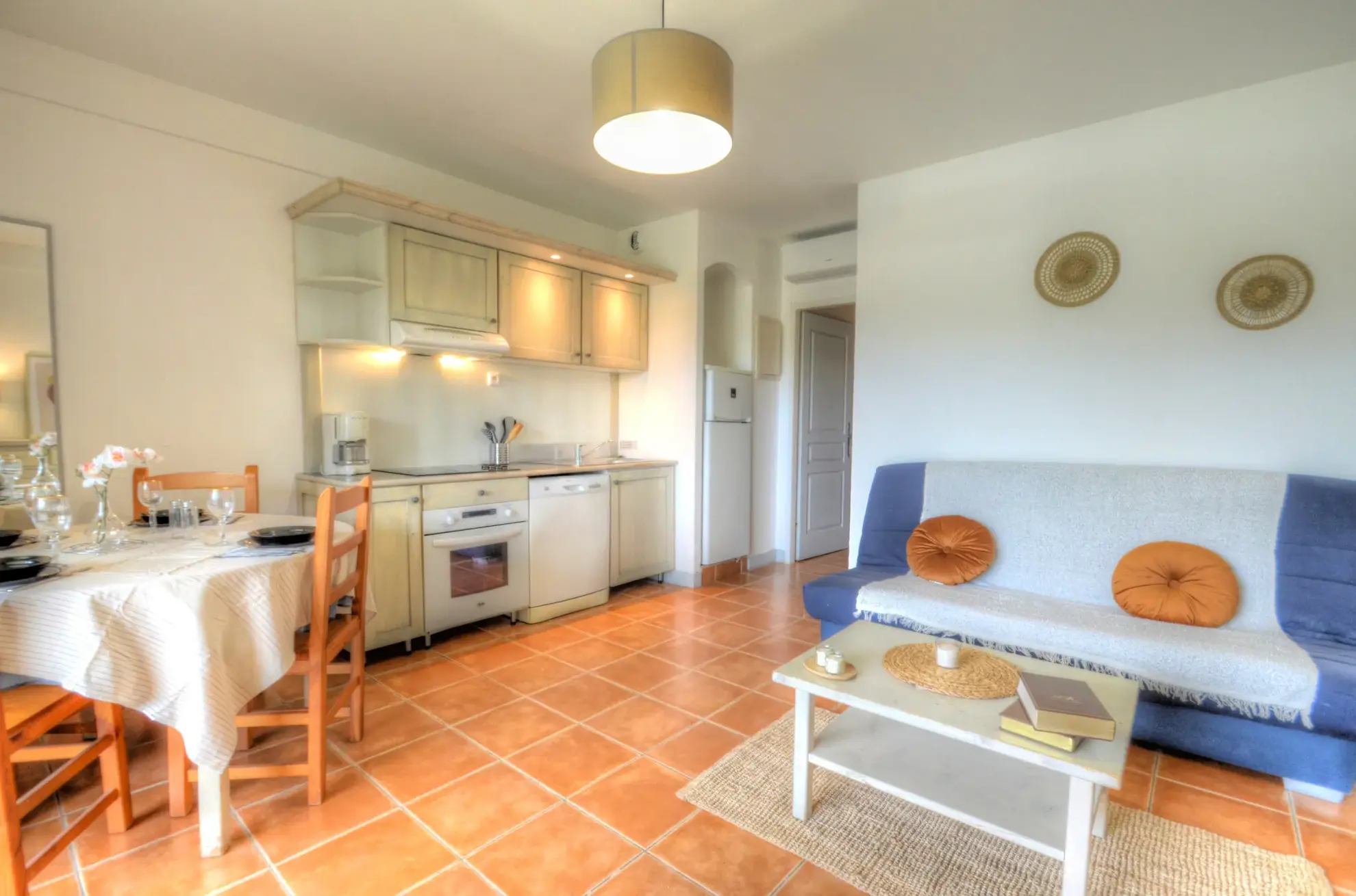 Appartement T2 à La Ciotat avec terrasse et piscine, investissement idéal 