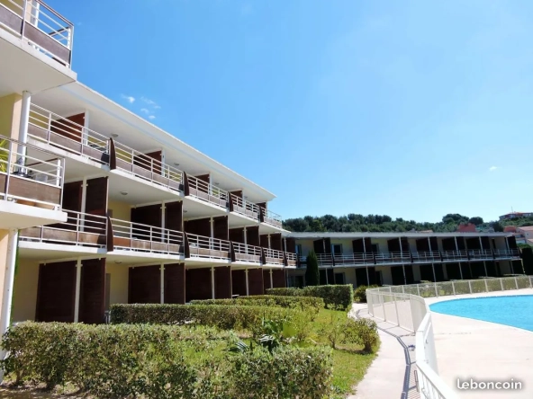 Appartement T2 à La Ciotat avec terrasse et piscine, investissement idéal 