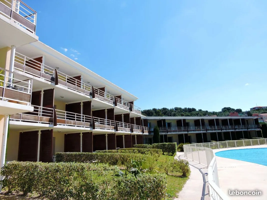 Appartement T2 à La Ciotat avec terrasse et piscine, investissement idéal 