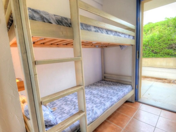 Appartement T2 à La Ciotat avec terrasse et piscine, investissement idéal 