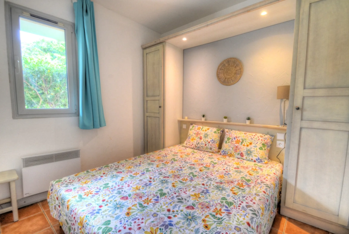 Appartement T2 à La Ciotat avec terrasse et piscine, investissement idéal 