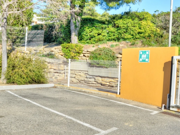 Appartement T2 à La Ciotat avec terrasse et piscine, investissement idéal 