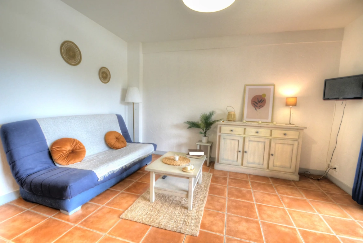 Appartement T2 à La Ciotat avec terrasse et piscine, investissement idéal 