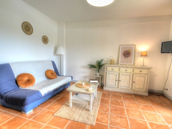 Appartement T2 à La Ciotat avec terrasse et piscine, investissement idéal 