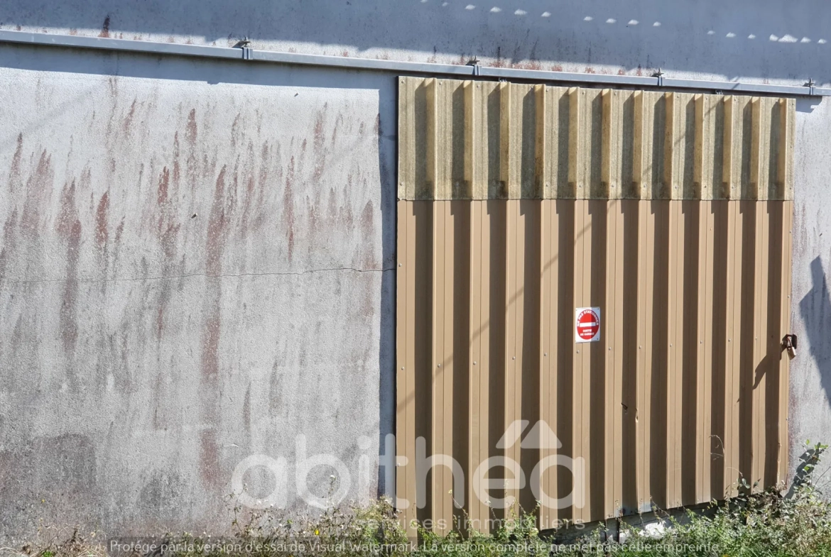 Investissement locatif à Roumazières - Maison et garage, rentabilité 12 % 