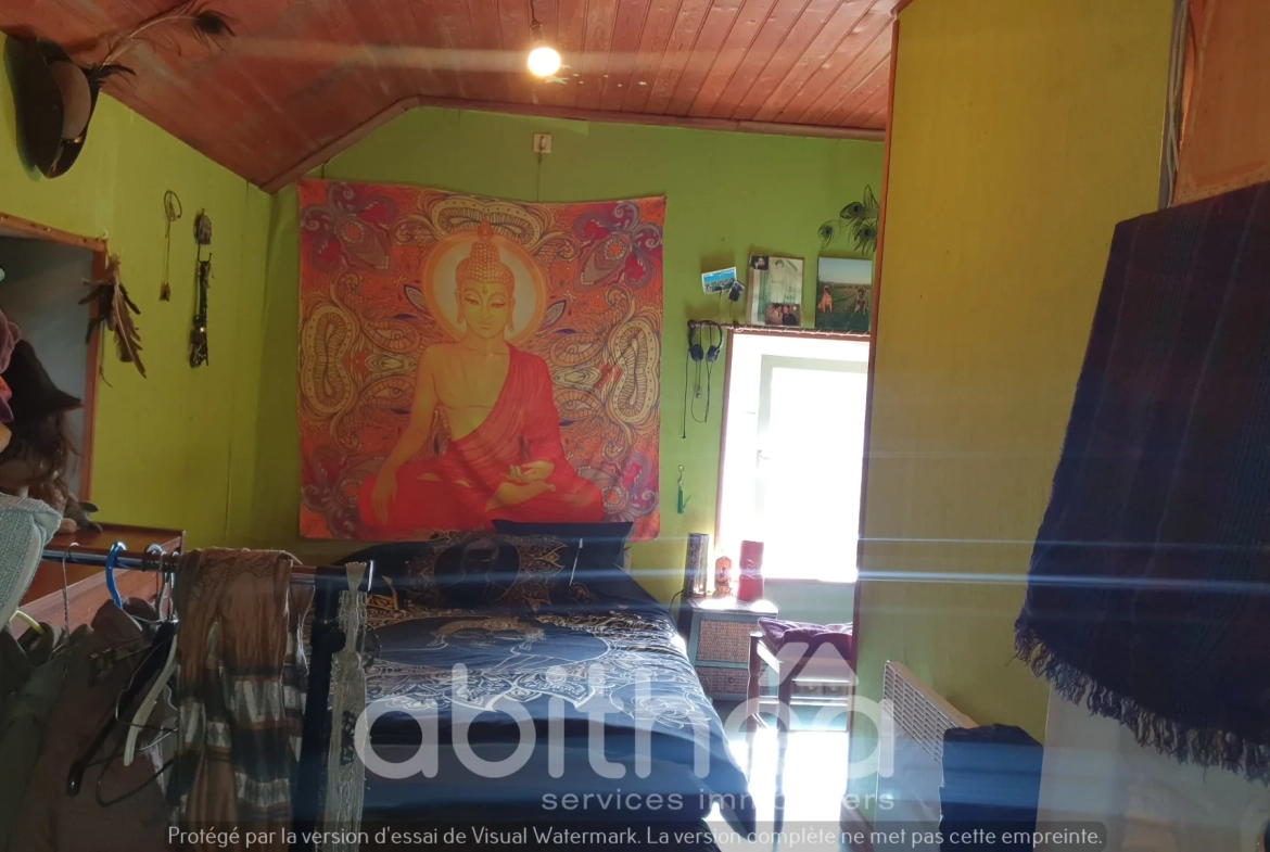 Investissement locatif à Roumazières - Maison et garage, rentabilité 12 % 