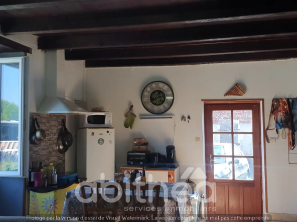 Investissement locatif à Roumazières - Maison et garage, rentabilité 12 %