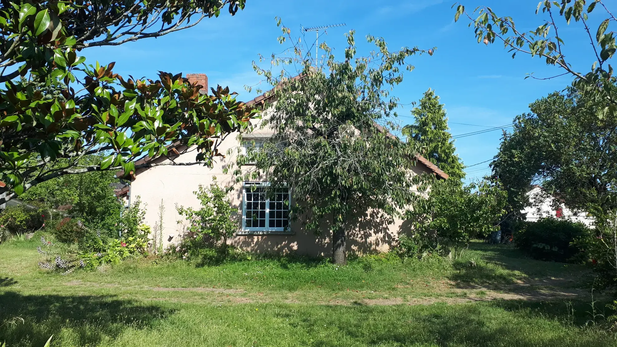 Charmante maison de 137 m² avec annexe et grand jardin à Les Ormes 
