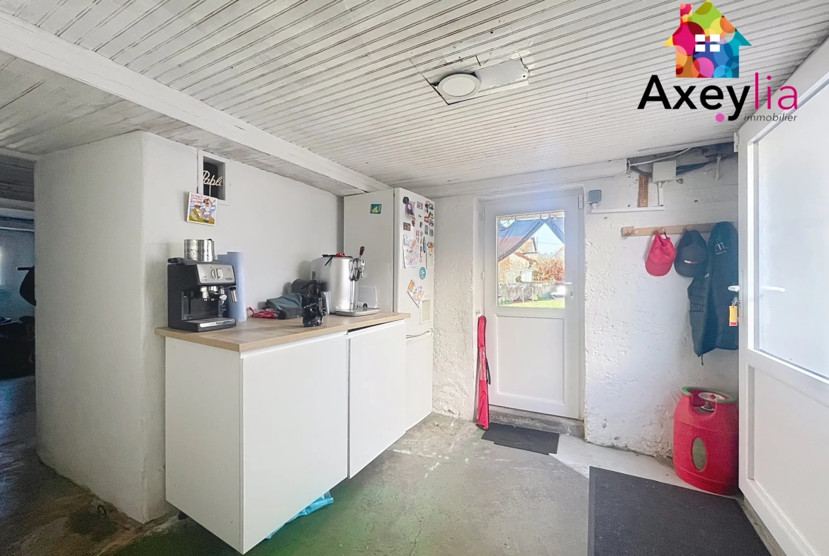 Maison à Riorges avec terrain, piscine et garage – rénovation récente 