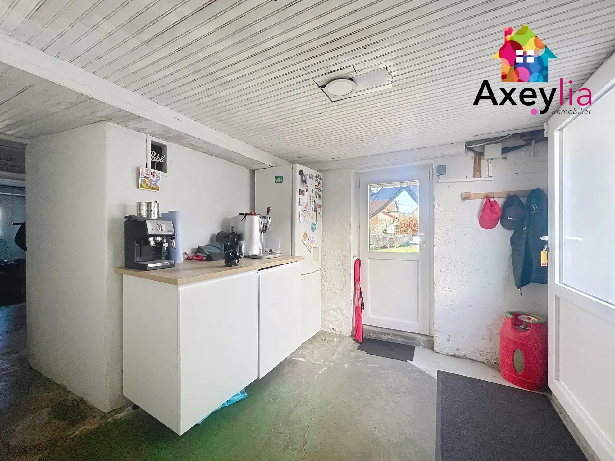Maison à Riorges avec terrain, piscine et garage – rénovation récente 