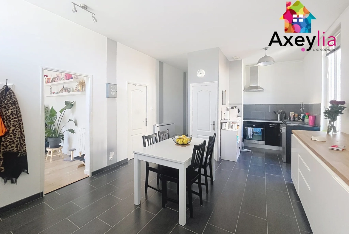 Maison à Riorges avec terrain, piscine et garage – rénovation récente 