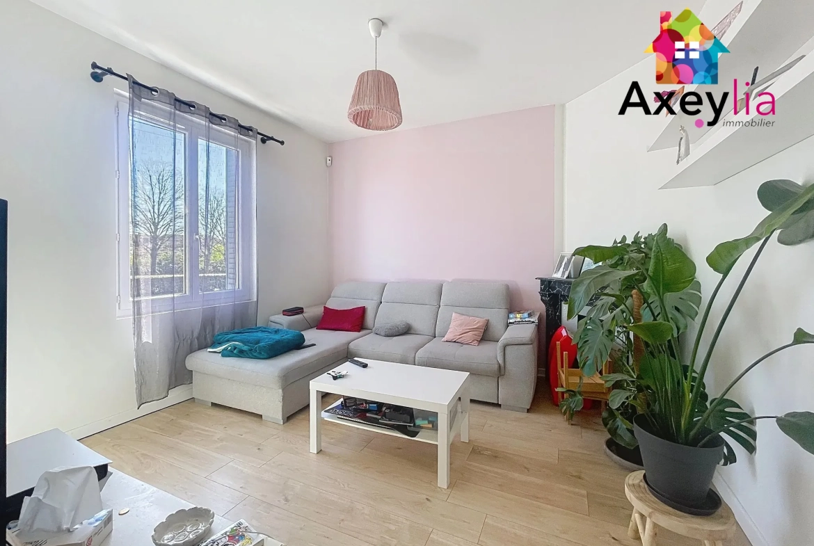 Maison à Riorges avec terrain, piscine et garage – rénovation récente 