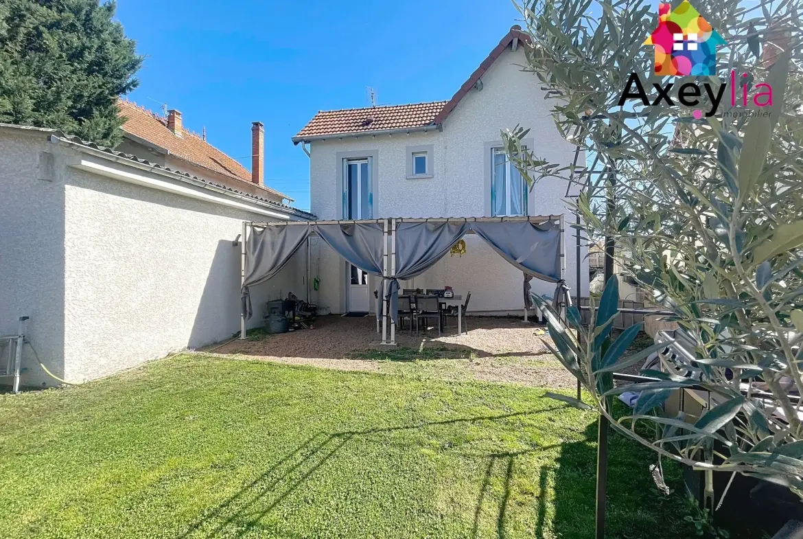 Maison à Riorges avec terrain, piscine et garage – rénovation récente 