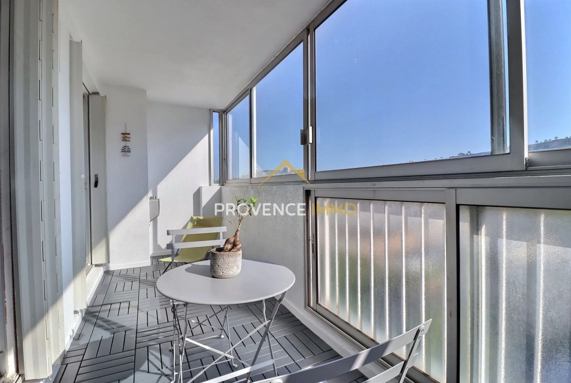 Appartement T2 rénové avec terrasse à Vitrolles – Belle opportunité 