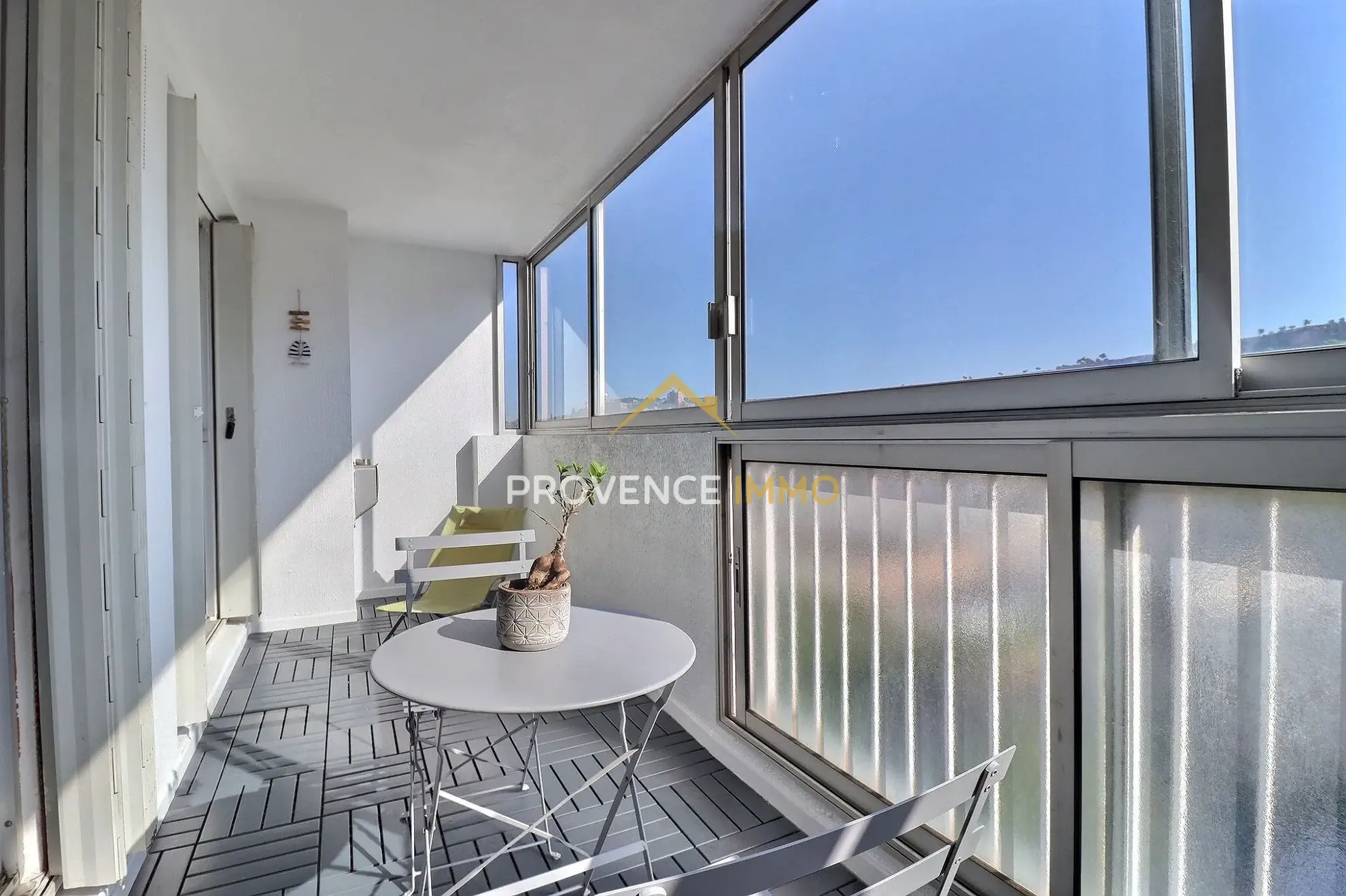 Appartement T2 rénové avec terrasse à Vitrolles – Belle opportunité 