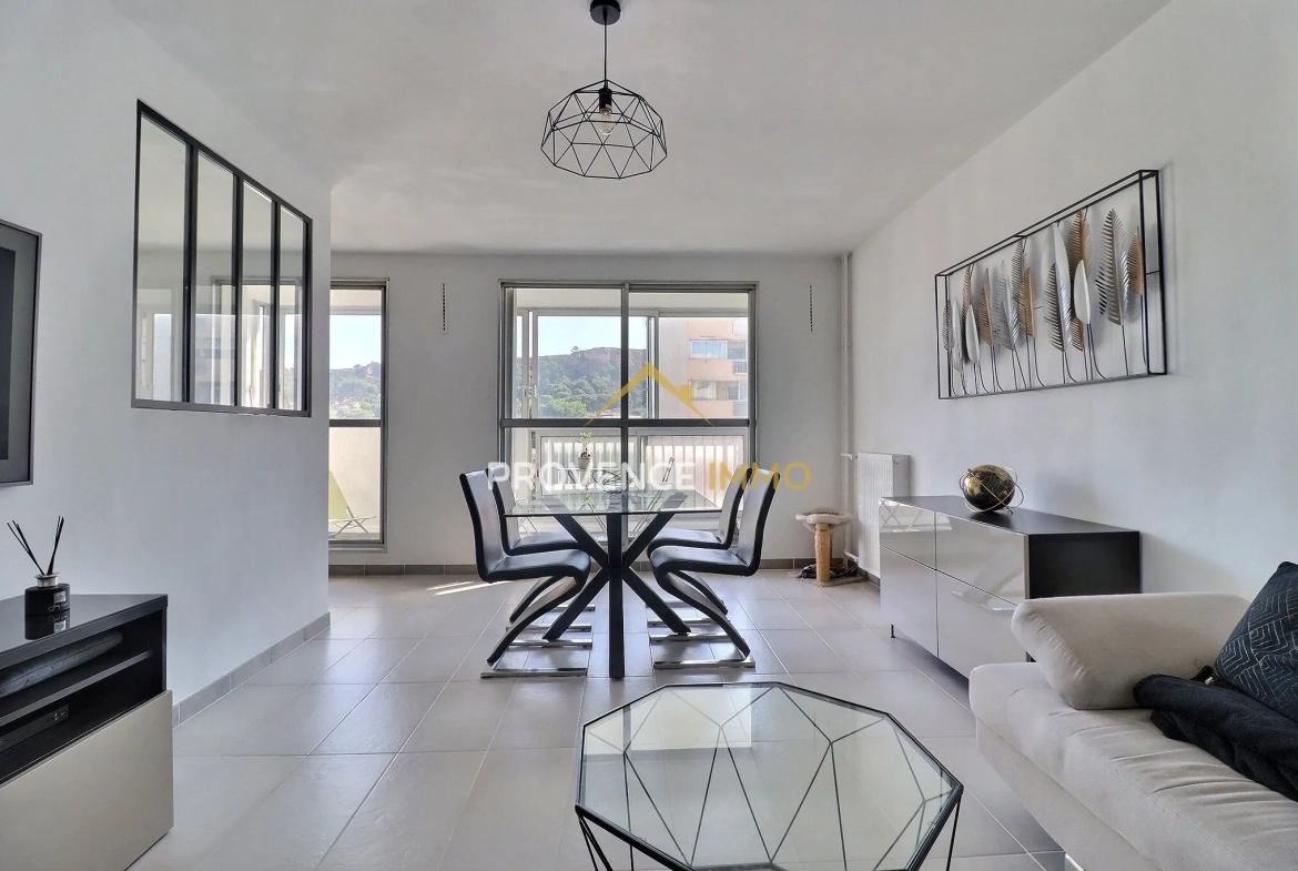 Appartement T2 rénové avec terrasse à Vitrolles – Belle opportunité 