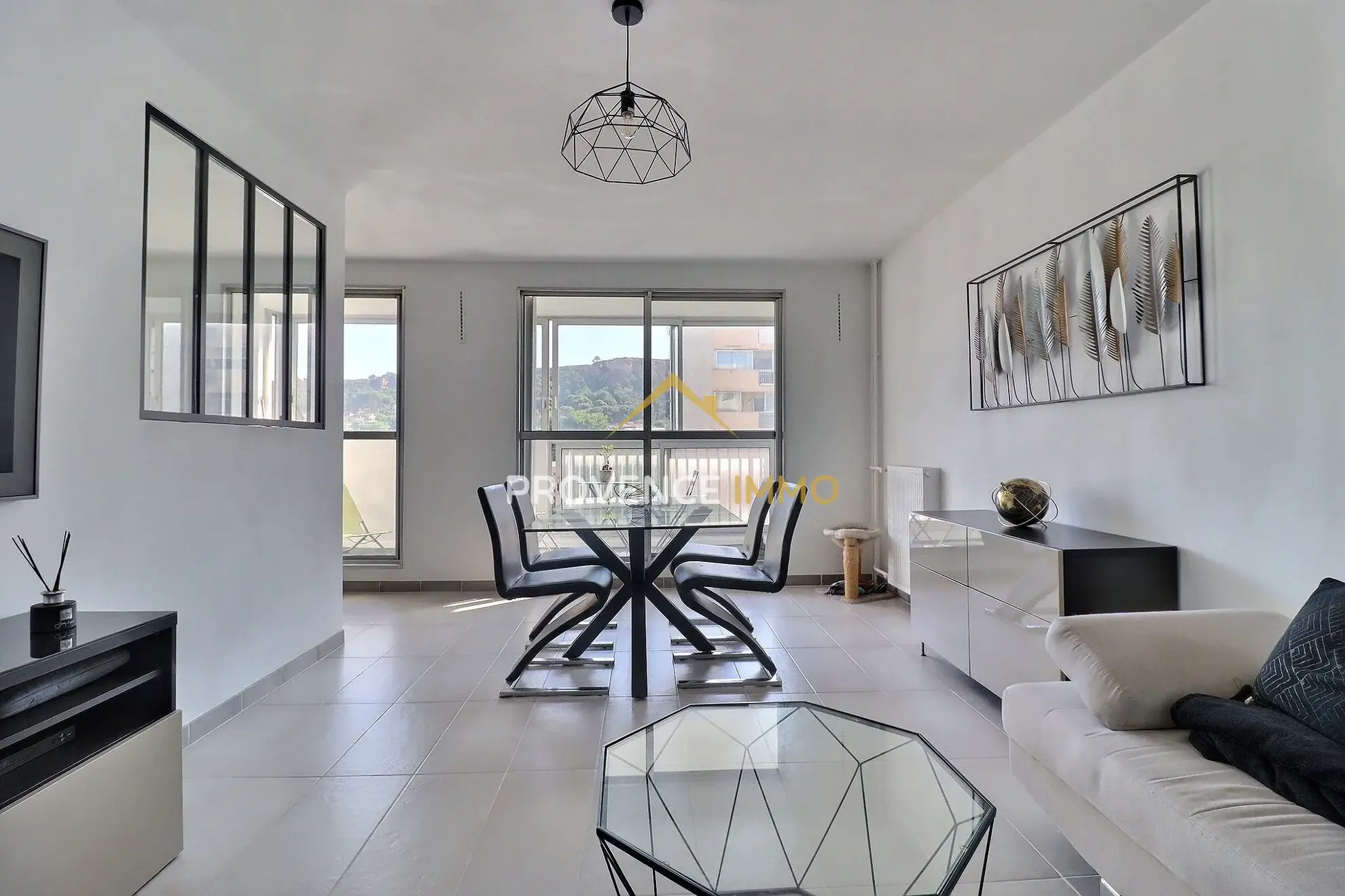 Appartement T2 rénové avec terrasse à Vitrolles – Belle opportunité 