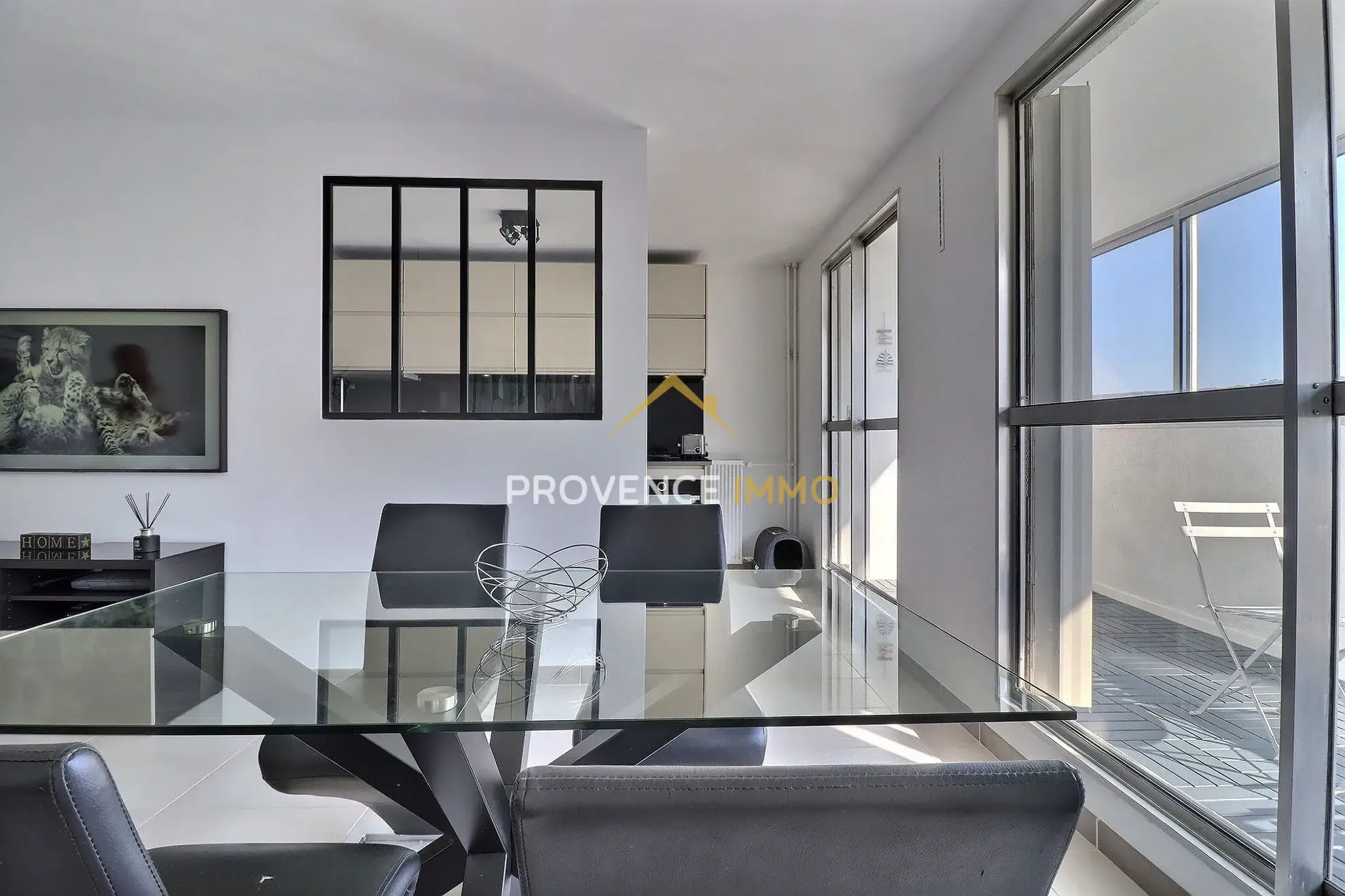 Appartement T2 rénové avec terrasse à Vitrolles – Belle opportunité 
