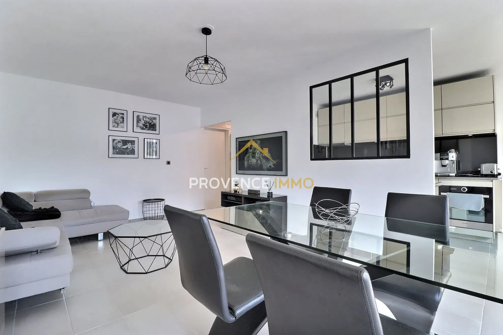 Appartement T2 rénové avec terrasse à Vitrolles – Belle opportunité 