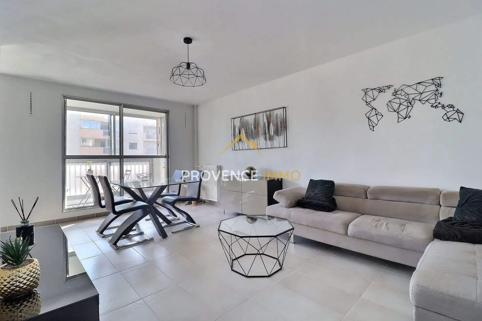 Appartement T2 rénové avec terrasse à Vitrolles – Belle opportunité 