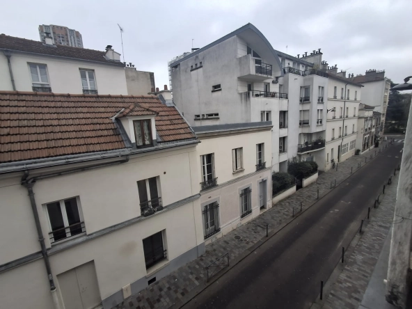 Studio à vendre Paris 13 face au parc de Choisy avec cave en dernier étage 