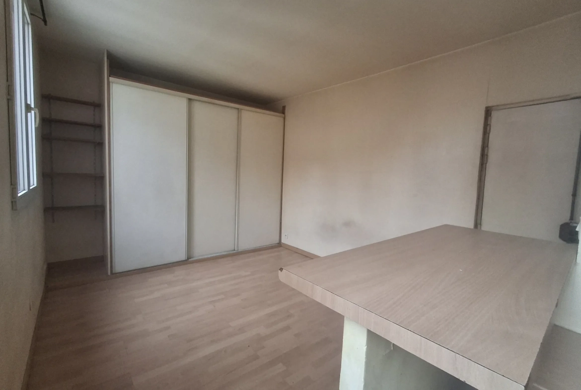 Studio à vendre Paris 13 face au parc de Choisy avec cave en dernier étage 