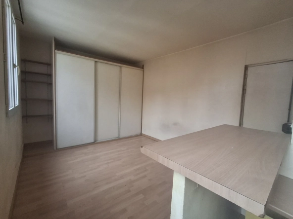 Studio à vendre Paris 13 face au parc de Choisy avec cave en dernier étage