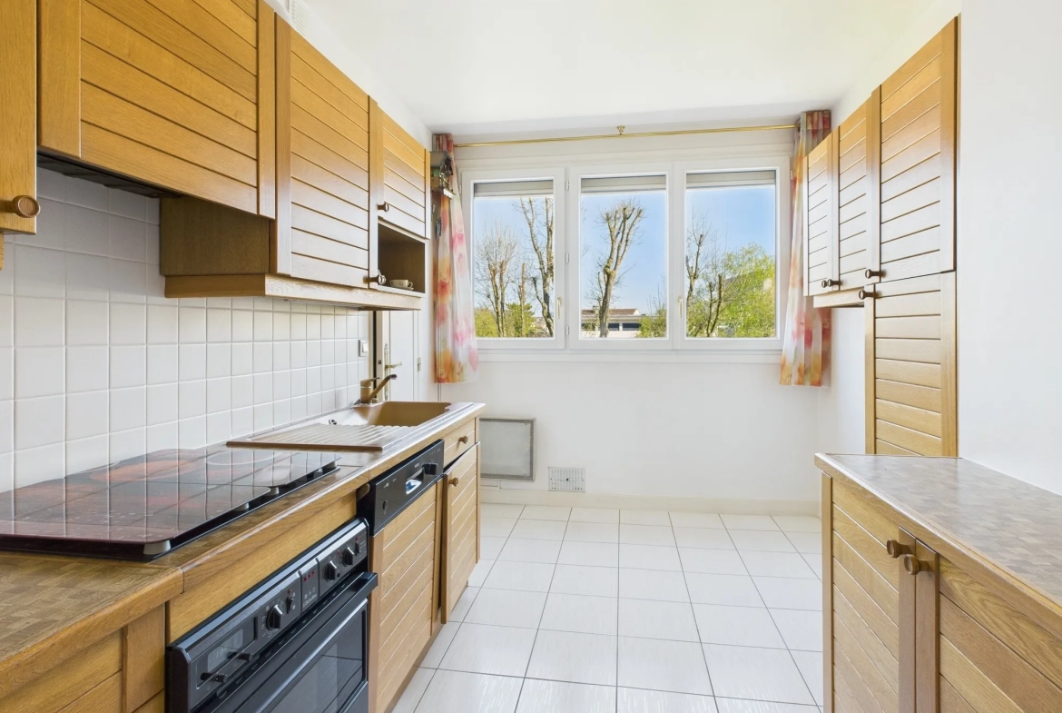 Appartement 3 pièces lumineux avec balcon à Corbeil-Essonnes 
