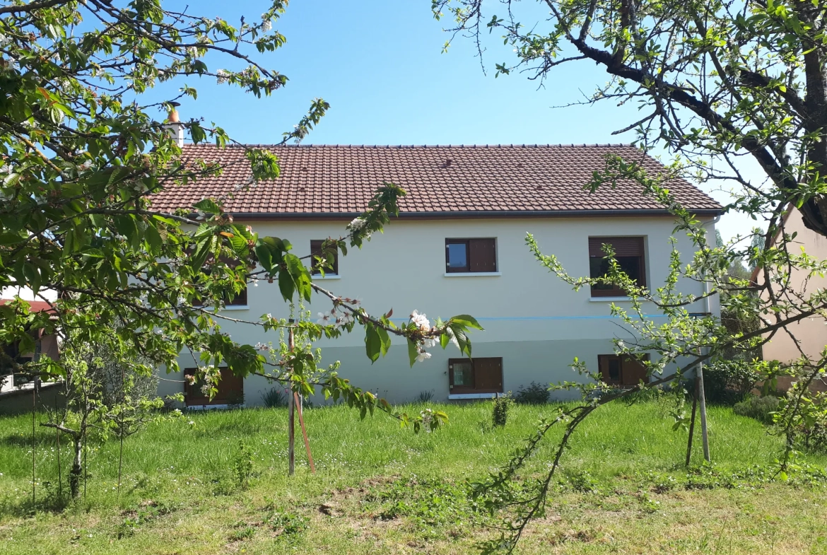 Maison spacieuse avec terrasse et grand jardin à Buxeuil - 148 m² 