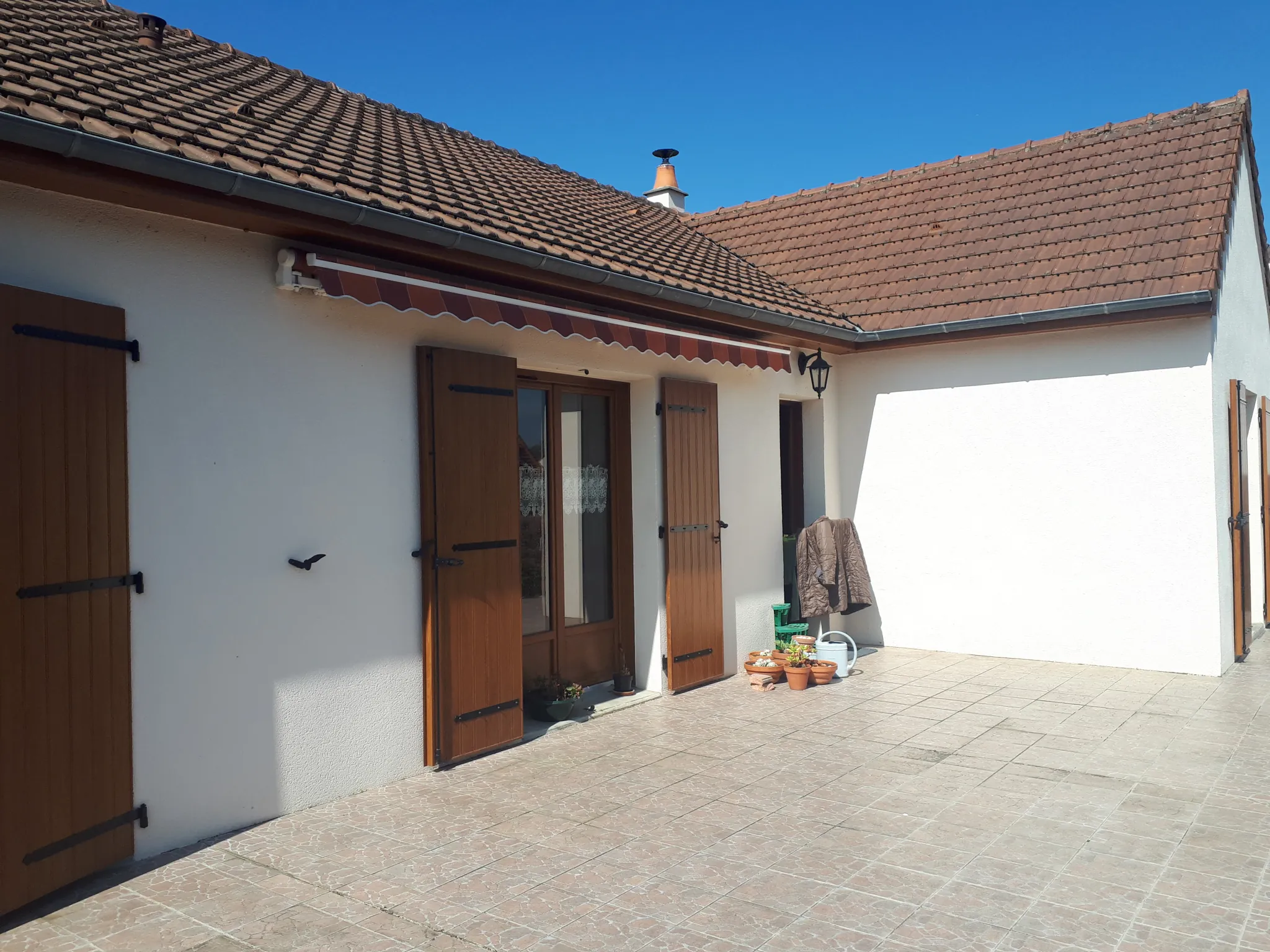 Maison spacieuse avec terrasse et grand jardin à Buxeuil - 148 m² 