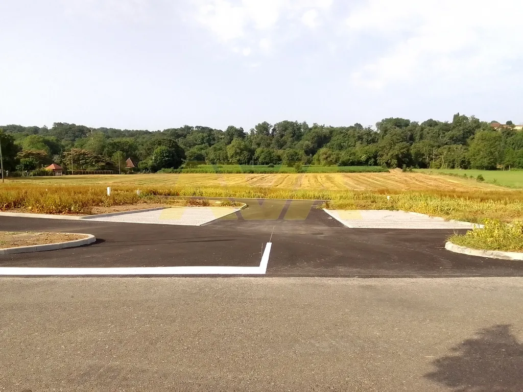 Terrain constructible de 1306 m² à vendre proches de Navarrenx 