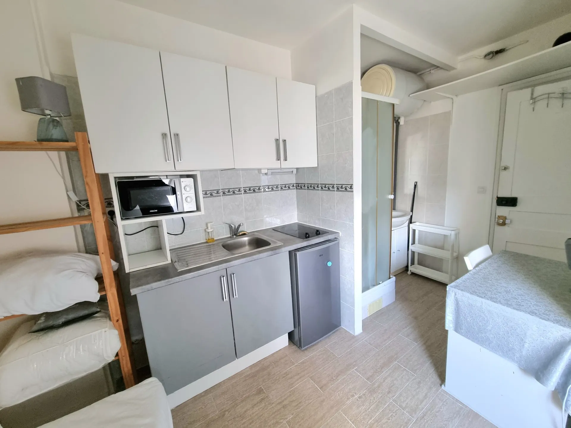 Studette lumineuse de 9,24 m² dans le 5ème arrondissement de Paris, parfait pied-à-terre ou logement étudiant 