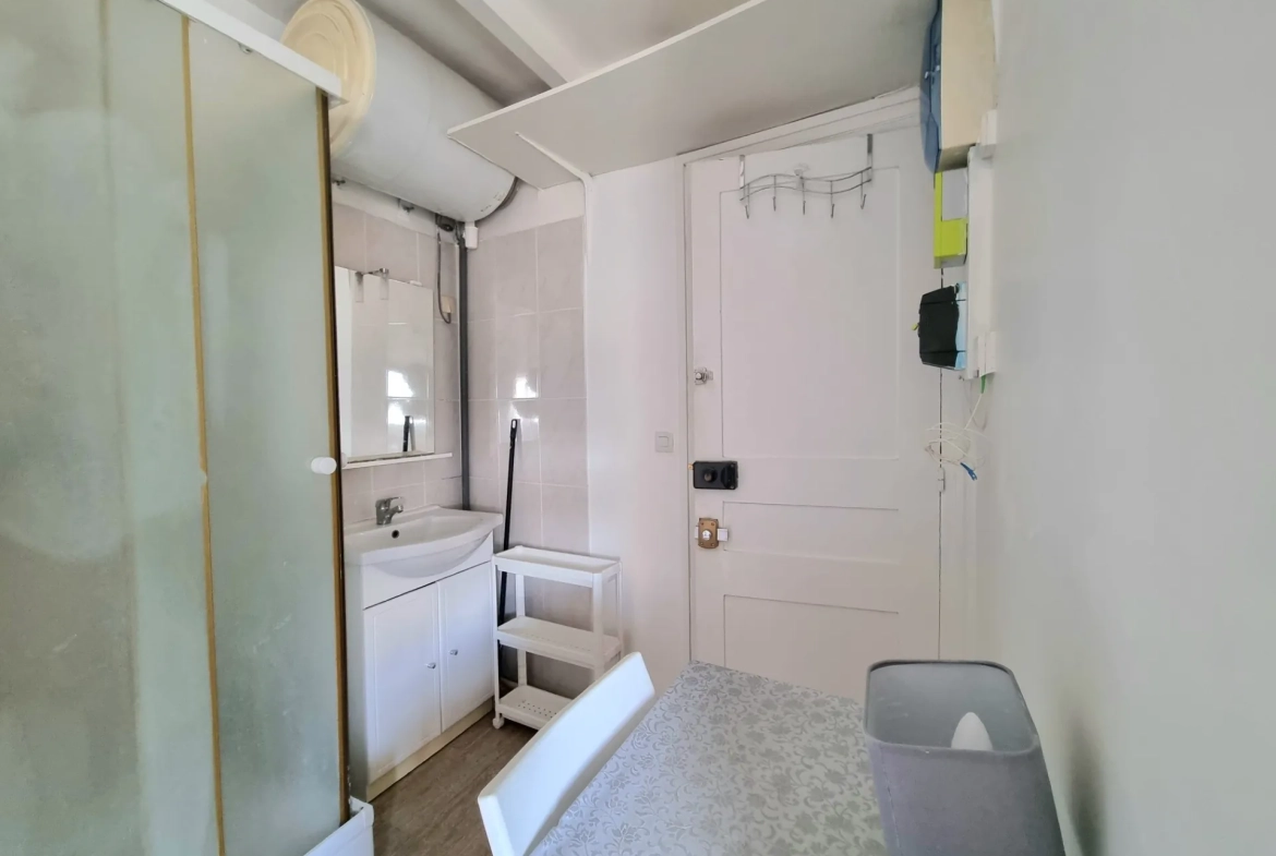Studette lumineuse de 9,24 m² dans le 5ème arrondissement de Paris, parfait pied-à-terre ou logement étudiant 